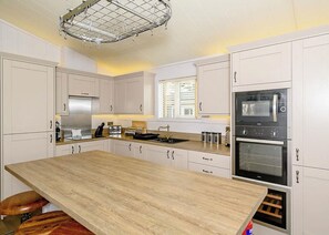 Fridge, oven, stovetop, toaster - This boutique stylish lodge has one master double with en suite shower room. (Honiton)