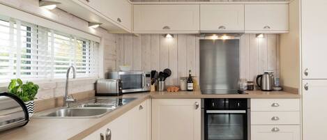 Fridge, oven, stovetop, toaster