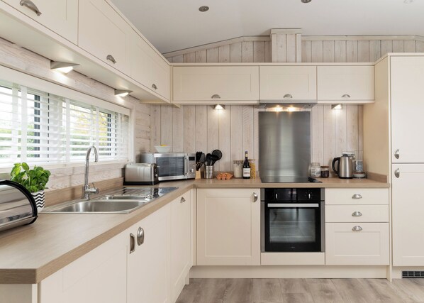 Fridge, oven, stovetop, toaster