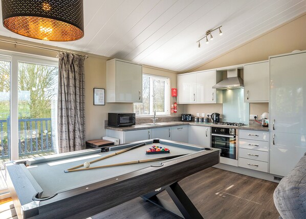 Fridge, oven, stovetop, toaster