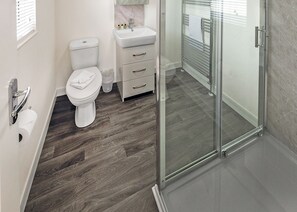 Bathroom - 3 bedroom accommodation in Raywell, Beverley (Raywell, Beverley)