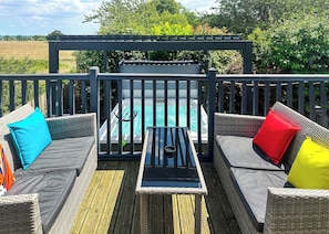 Balcony Terrace, Whirlpool, House - 3 bedroom accommodation in Raywell, Beverley (Raywell, Beverley)