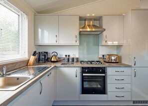 Fridge, oven, stovetop, toaster - 3 bedroom accommodation in Raywell, Beverley (Raywell, Beverley)