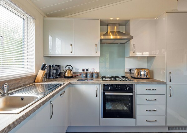 Fridge, oven, stovetop, toaster - 3 bedroom accommodation in Raywell, Beverley (Raywell, Beverley)