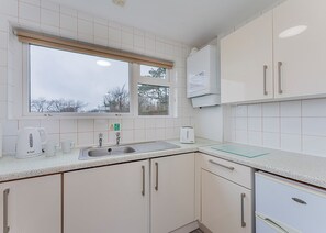 Kühlschrank, Ofen, Herdplatte, Toaster
