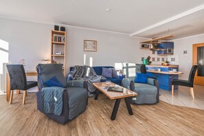 TV, fireplace, DVD player, stereo