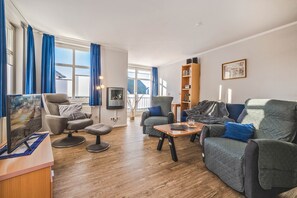 Fernseher, Kamin, DVD-Player, Stereoanlage