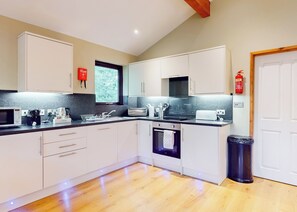 Kühlschrank, Ofen, Herdplatte, Toaster