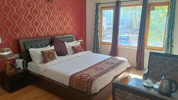 Superior Double Room | 1 makuuhuone, tallelokero huoneessa, yksilöllisesti sisustettu