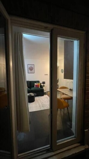 Interior - Stepney Green Gated Area w/ Parking & Garden (London)