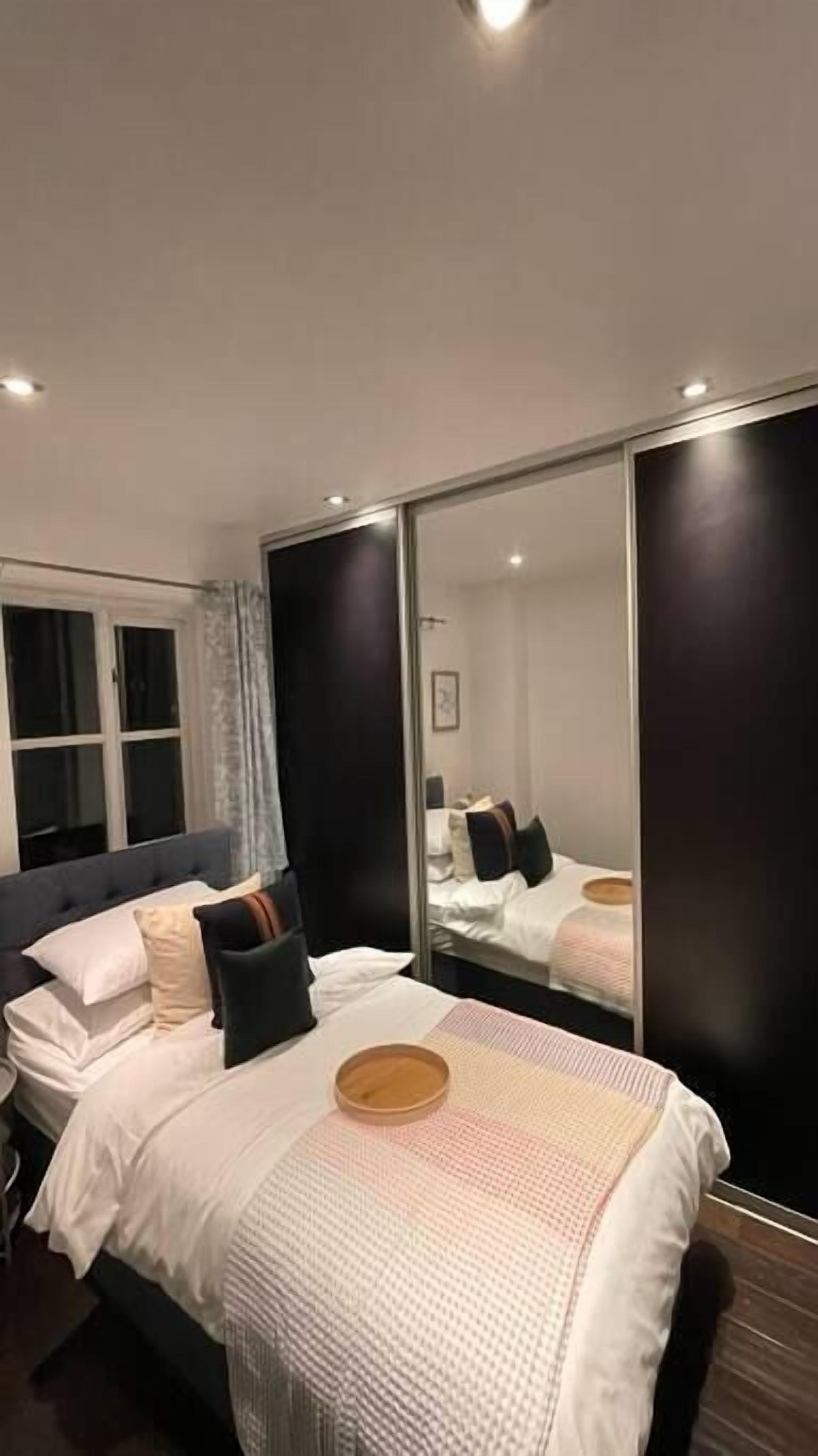 2 bedrooms, desk, iron/ironing board, travel crib