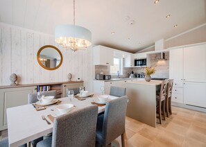 Dining - 2 bedroom accommodation in Skirlaugh, Nr Hull (Skirlaugh, Nr Hull)