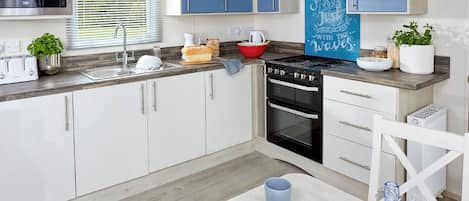 Refrigerador, horno, parrilla de estufa y tostadora