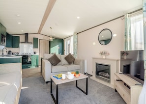 TV - 2 bedroom accommodation in Skirlaugh, Nr Hull (Skirlaugh, Nr Hull)