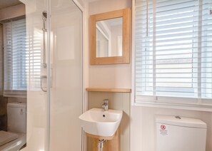 Bathroom - 2 bedroom accommodation in Skirlaugh, Nr Hull (Skirlaugh, Nr Hull)