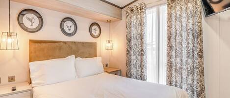 Bedroom, Bed, House