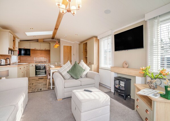 Living area - 2 bedroom accommodation in Skirlaugh, Nr Hull (Skirlaugh, Nr Hull)