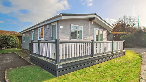 Exterior - Superior Lodge Plus 2 (Milford-on-Sea, Nr Lymington)