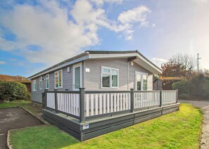 Exterior - Superior Lodge Plus 2 (Milford-on-Sea, Nr Lymington)
