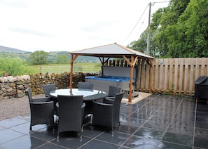 Outdoor dining - Our Grade II listed converted barn, The Croft. (Bassenthwaite, Keswick)