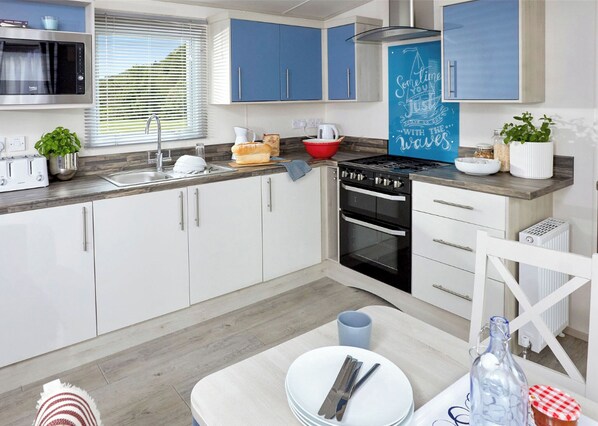 Unclassified image, 1 of 6, button