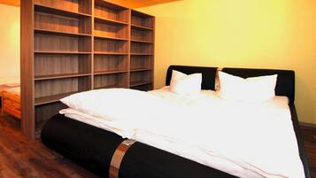 1 Schlafzimmer, Reisekinderbett