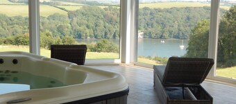 Stunning location, superior quality barn, open all year, swimming pool, hot tub 