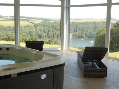 Stunning location, superior quality barn, open all year, swimming pool, hot tub 