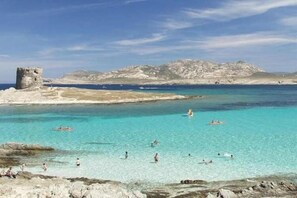 Una playa cerca, toallas de playa