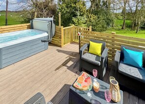 Terrace/patio - 2 bedroom accommodation in Raywell, Beverley (Raywell, Beverley)