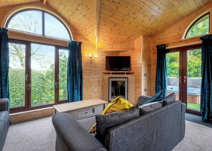 TV - 2 bedroom accommodation in Raywell, Beverley (Raywell, Beverley)