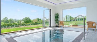 4 bedroom accommodation in Glastonbury