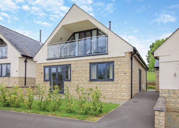 Exterior - Stylish and contemporary two storey cottage. (Glastonbury)