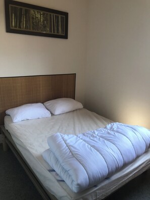 2 Schlafzimmer, Bügeleisen/Bügelbrett