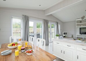 Dining - 2 bedroom accommodation in Bury St Edmunds (Bury St Edmunds)