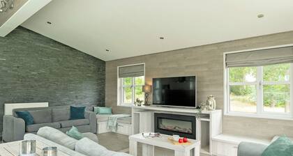 Elite Plus Spa Lodge 3