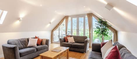 Fernseher, Kamin