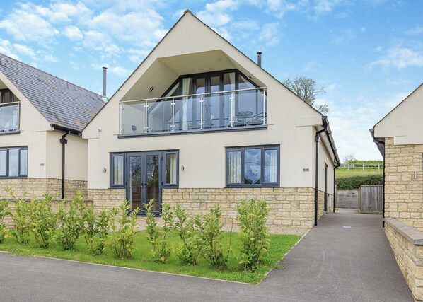 Unclassified image, 1 of 17, button - The ultimate spacious and modern two storey cottage. (Glastonbury)