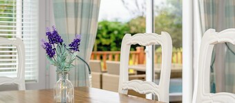 A stylish lodge with one master double with en suite shower room.