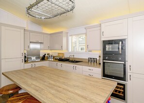 Fridge, oven, stovetop, toaster