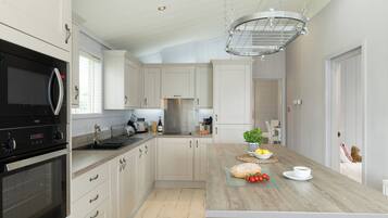 Fridge, oven, stovetop, toaster