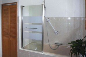 Baignoire, serviettes fournies