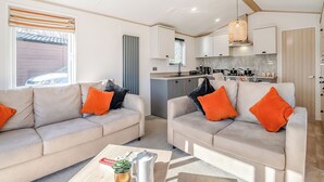 TV - 2 bedroom accommodation in Skirlaugh, Nr Hull (Skirlaugh, Nr Hull)
