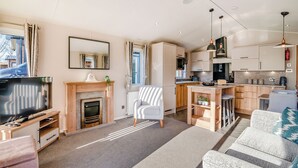 TV - 2 bedroom accommodation in Skirlaugh, Nr Hull (Skirlaugh, Nr Hull)