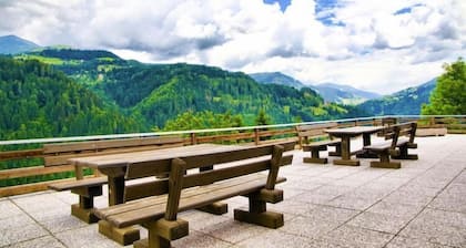 Bauernhaus bei Afritzer See & Nockberge