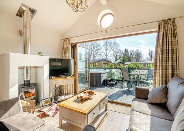 Fireplace - 2 bedroom accommodation in Skirlaugh, Nr Hull (Skirlaugh, Nr Hull)