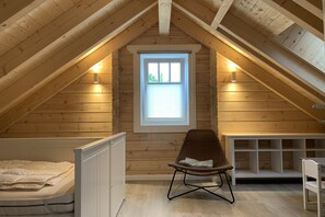 4 bedrooms, travel crib, free WiFi