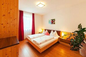 3 bedrooms, travel cot, free WiFi - Apartment in Brixen with Pool & Dolomites Views (Natz - Schabs)