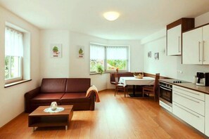 Smart TV - Apartment in Brixen with Pool & Dolomites Views (Natz - Schabs)