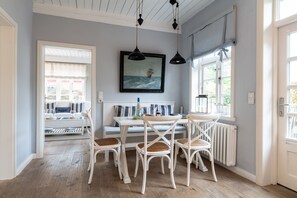 Dining - Stylish Retreat in Thatched House – Captain’s Wing in the Heart of Nieblum (Nieblum)